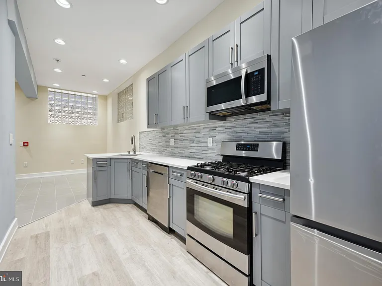 2024 E Fletcher St #26-1F — Photo 2