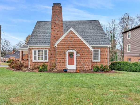 205 Hillcrest Dr, Rocky Mount, VA 24151