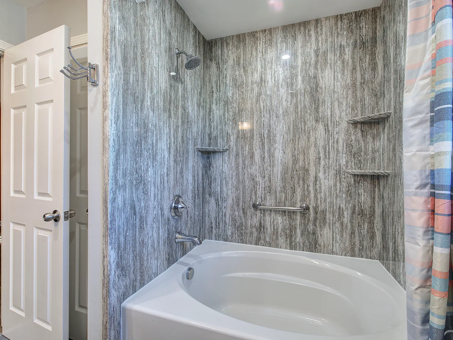 3 bed, 2.5 bath, 1458 sqft, $2,200 — Photo 4