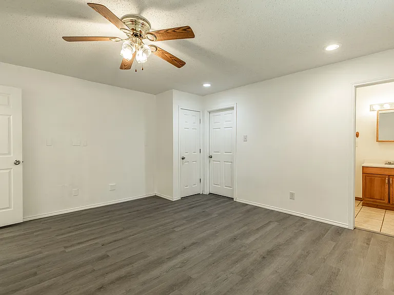 140 County Road 1604 — Photo 17
