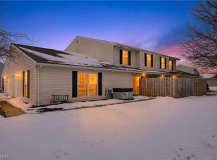6853 Colonial Dr APT A, Mentor, OH