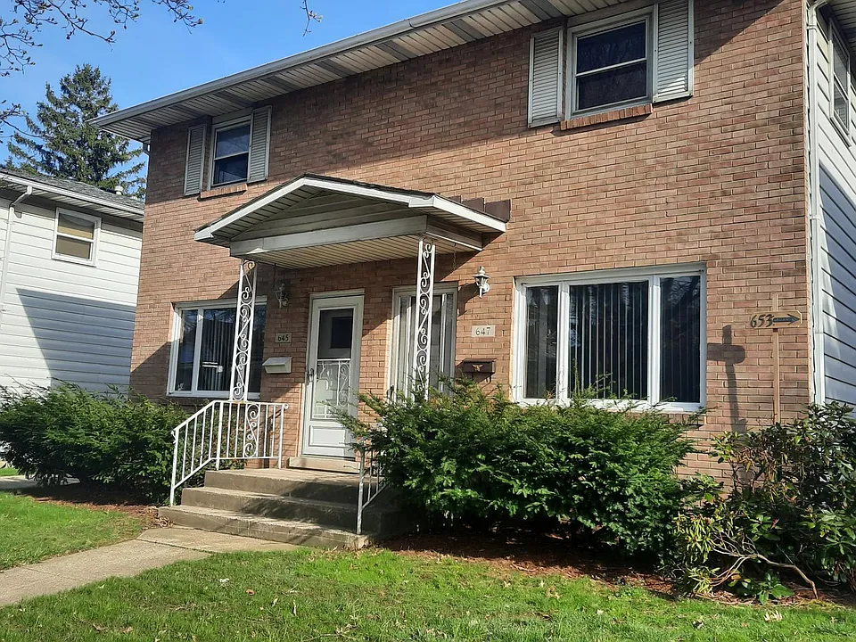 645 W 10th St