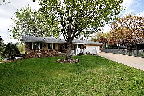 1st image of 7067 Hickory Dr NE