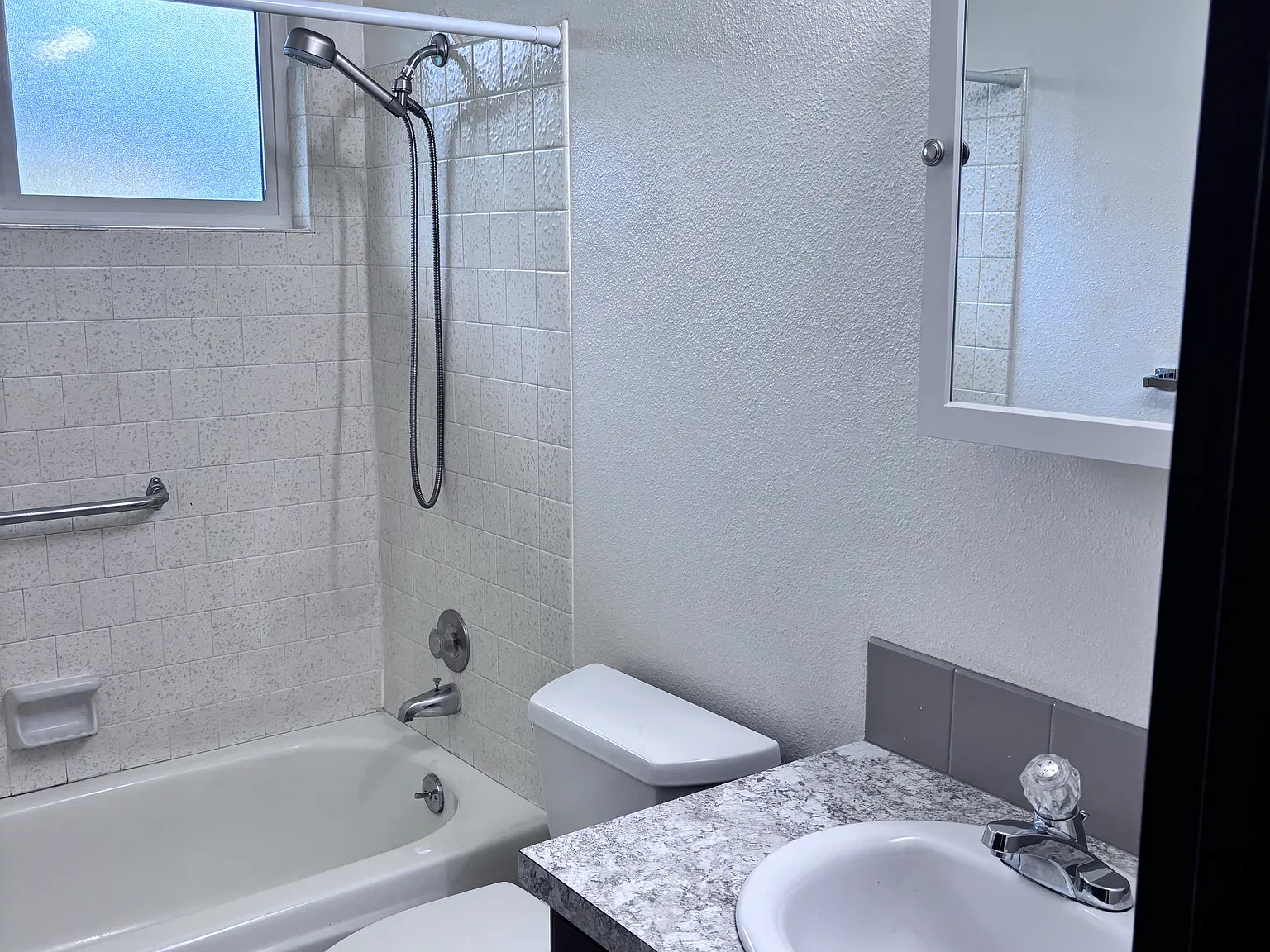 2 bed, 1000 sqft, $1,795 — Photo 4