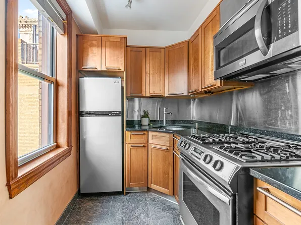 70 Remsen Street 10E image 2 of 4