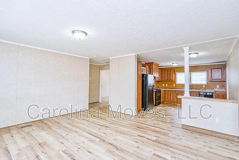 3 bed, 2.0 bath, 1000 sqft, $1,250 — Photo 3