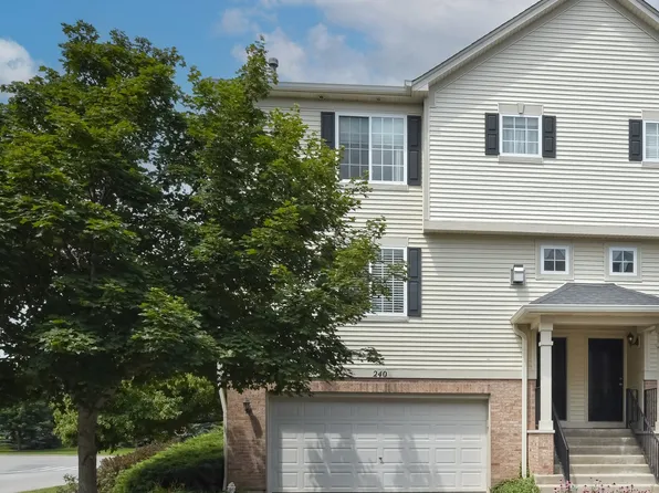 240 Evergreen Cir #240, Gilberts, IL 60136
