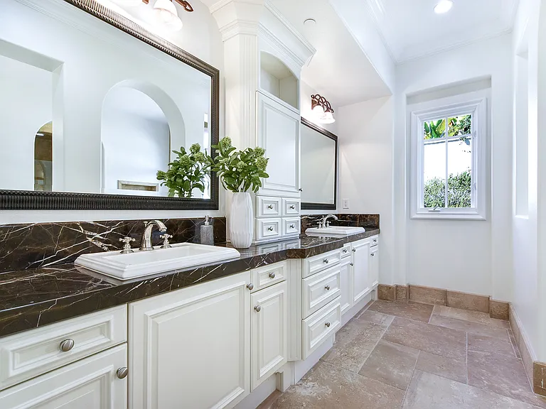 En-suite bath in Owners Suite