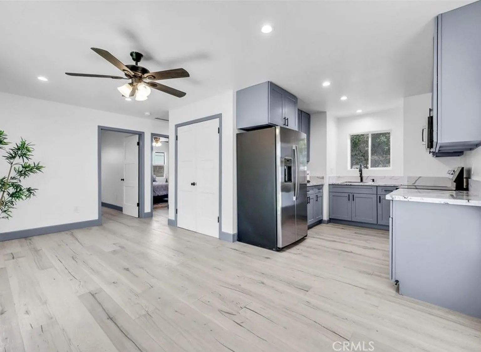 2 bed, 700 sqft, $3,000 — Photo 1