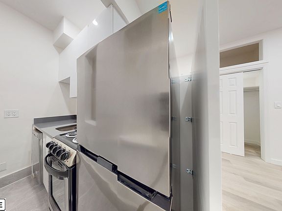 3rd image of 102 W 80th St #35