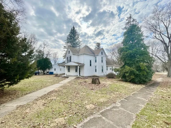 601 S 1st St, San Jose, IL 62682