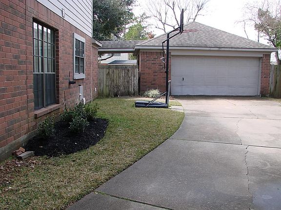 3rd image of 462 Everington Dr