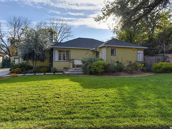 2nd image of 442 Woodlake Dr
