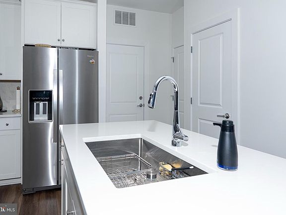 4th image of 16132 Frederick Rd