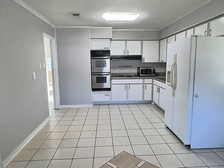 302 Hunter Dr — Photo 6