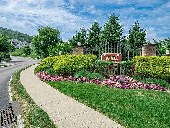Entrance to Van Wyck Mews