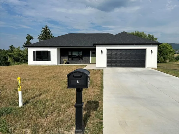 8 Vincent Dr N, Uniontown, PA 15401