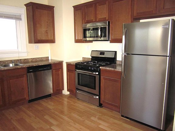 Eat-in kitchen