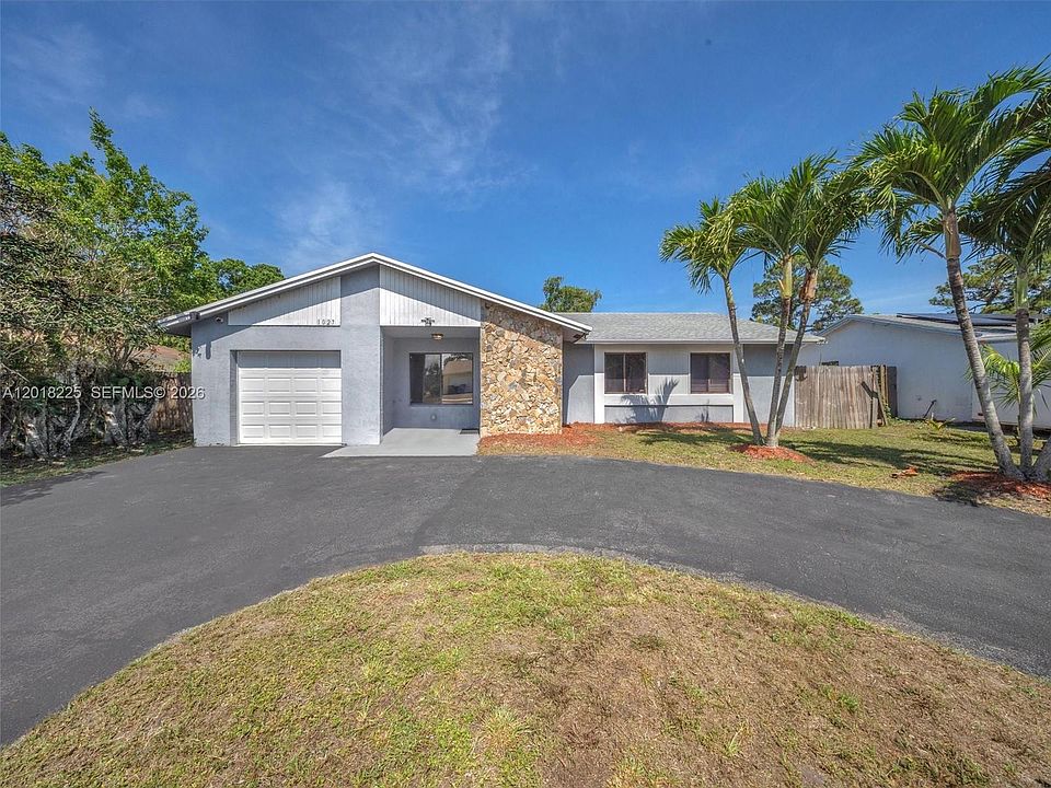 1st image of 1027 SW 49th Ter