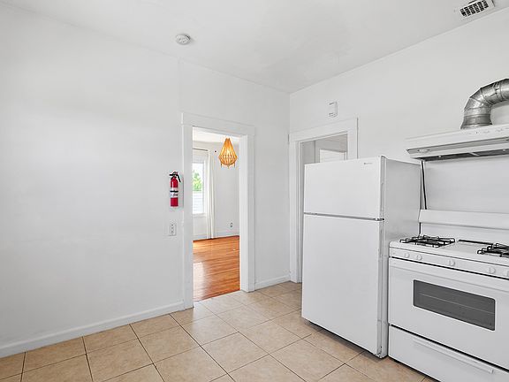 4th image of 489 55th St APT 5