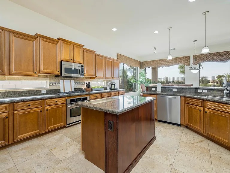 4176 E Clubview Dr — Photo 9