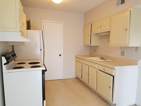 3rd image of 1151 Lake Dr #B