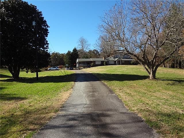 1st image of 200 W Caldwell Dr