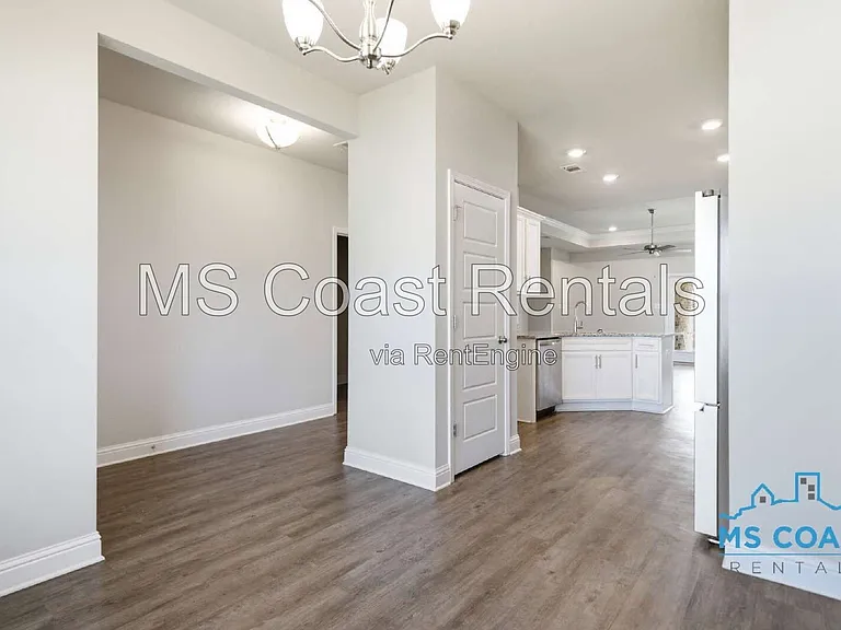 5543 Overland Dr — Photo 12