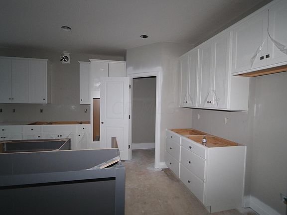 5th image of 8586 Foxglove Dr