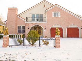 2703 Wedgewood Rd, Bloomington, IL 61704