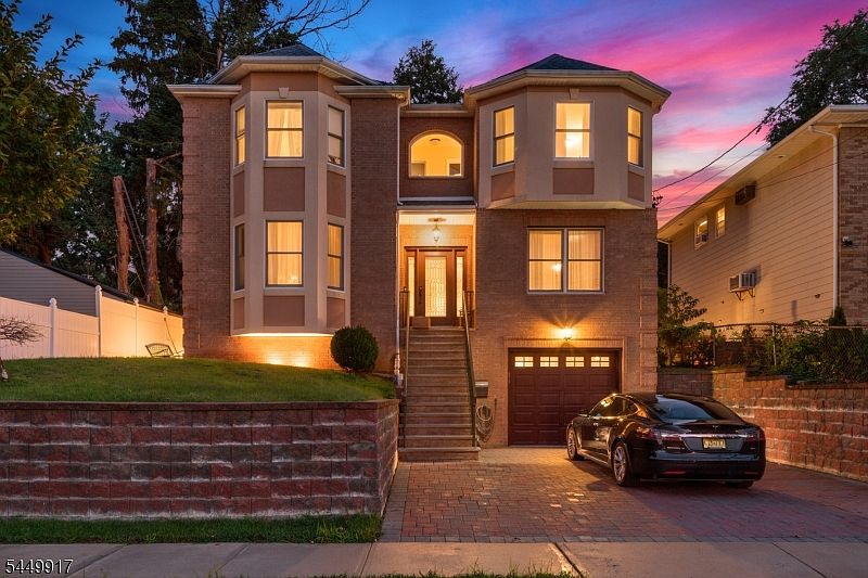 1st image of 157 Woodridge St