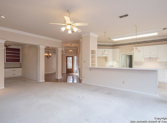 5th image of 629 Evergreen Ln