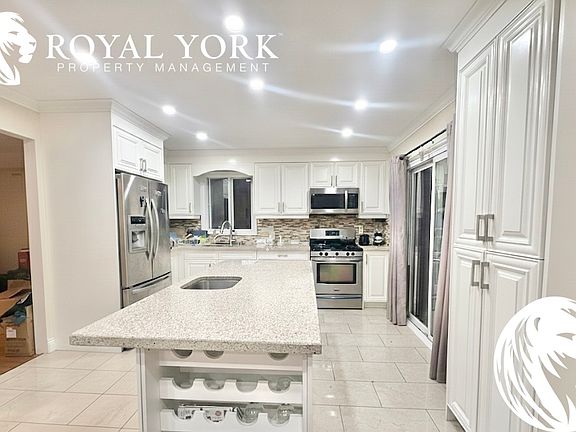 3rd image of 265 Wright Cres #1