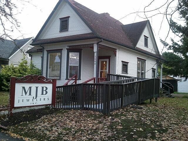 1st image of 1600 Broadway St