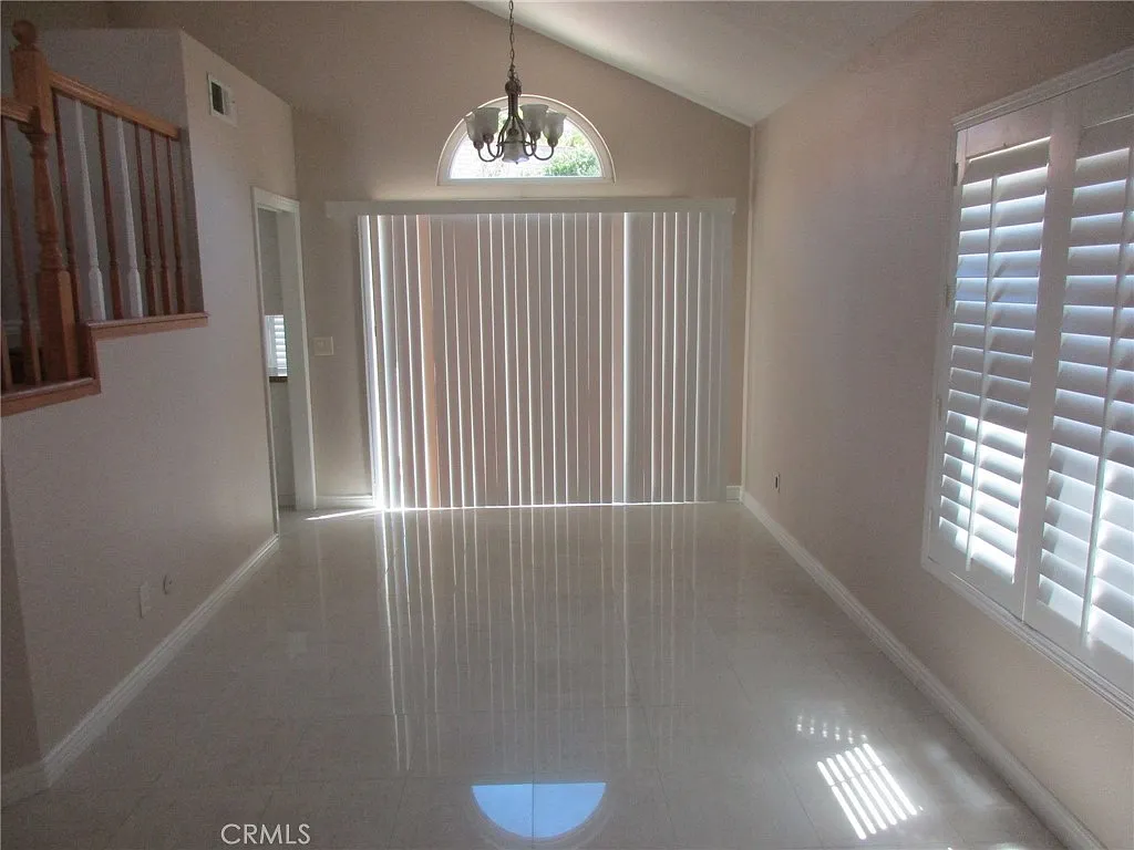 4 bed, 2323 sqft, $3,500 — Photo 4