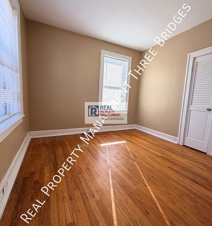 1st image of 900 Eastgate Ave APT 2