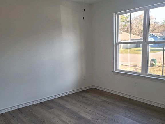 3rd image of 152 Brenlind Ln