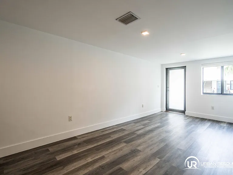 1985 Bay Dr #107 — Photo 10