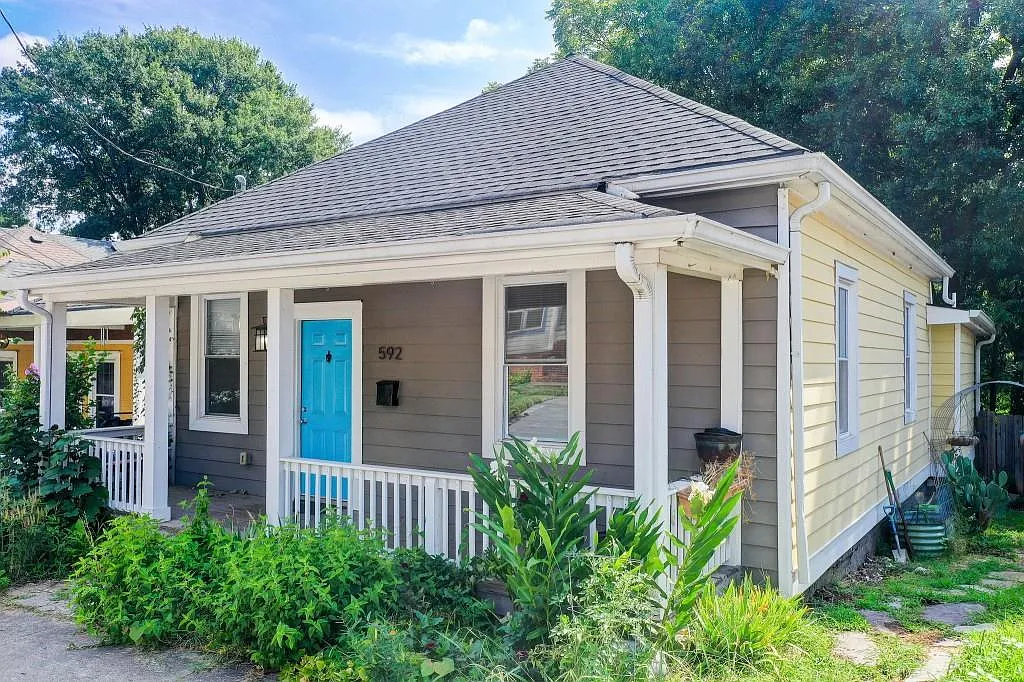 3 bed, 2.0 bath, 1148 sqft, $2,600 — Photo 1