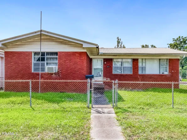 911 N Martin Luther King Jr Dr, Saint Martinville, LA 70582