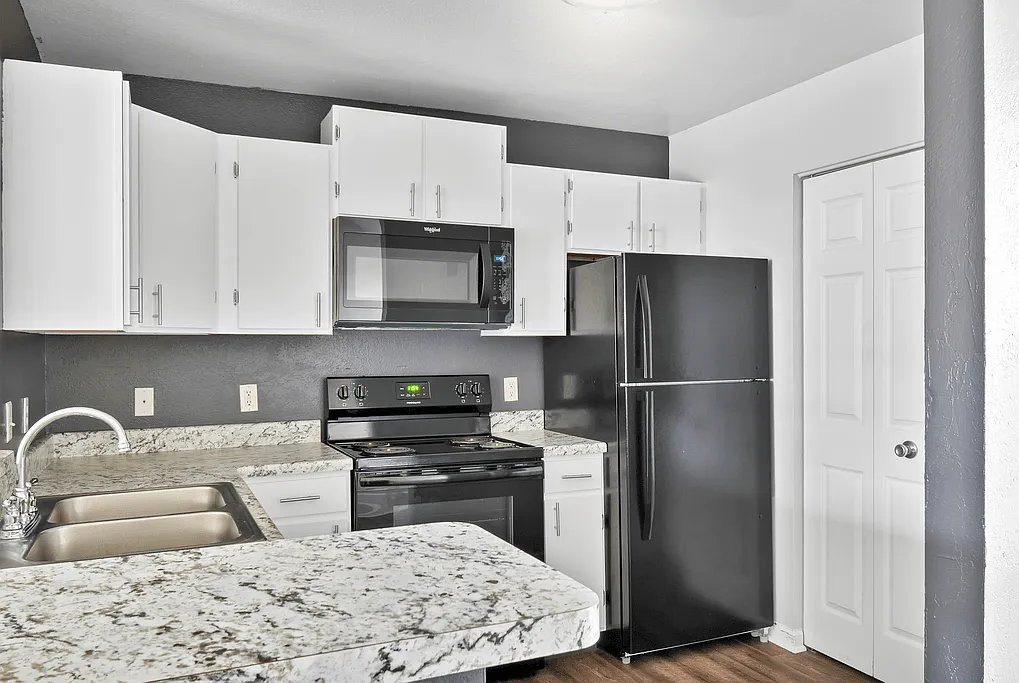 Cascade Apartments — Photo 2