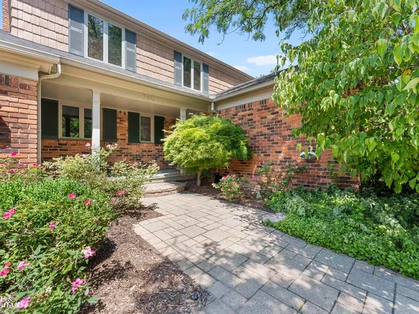 740 Perrien Pl, Grosse Pointe Woods, MI 48236