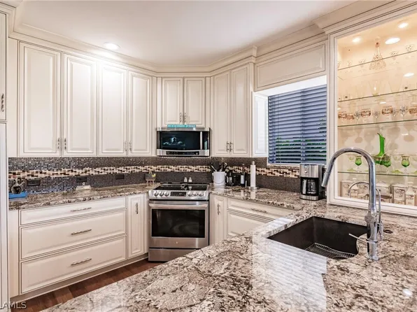 8460 Southbridge Dr APT 1, Estero, FL 33967