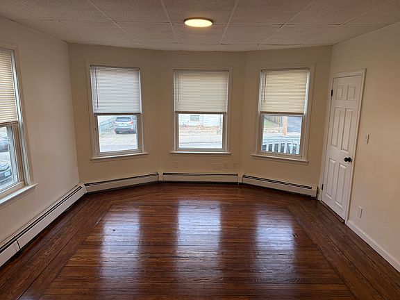 Living room not Staged
