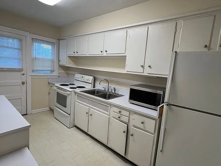 7420 Hampton Blvd — Photo 8
