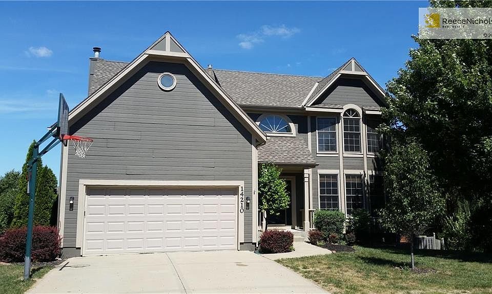 Spacious 2-Story home located in quiet cul-de-sac
