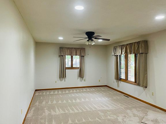 5th image of 36 Willow Rd