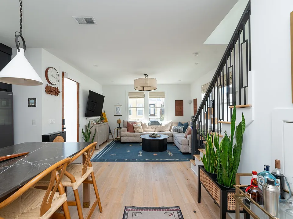 104 Cooper St