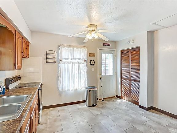 4th image of 4333 Crestwood Ave
