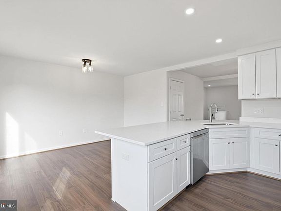 3rd image of 14275 Newbern Loop